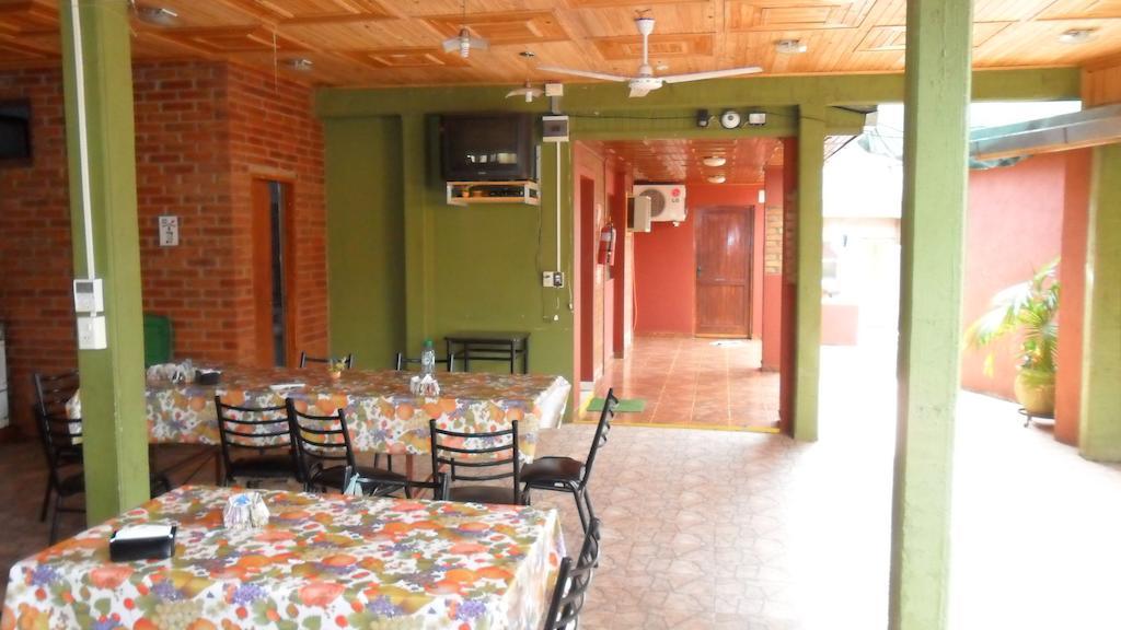 Residencial Arcoiris Hotel Puerto Iguazú Værelse billede